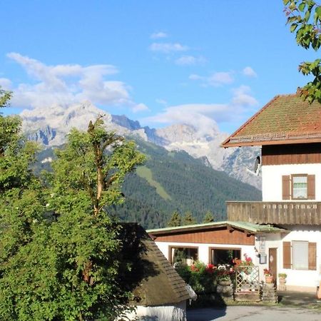 Pfeiffer Alm Am Sonnenhang Mit Blick Auf Die Zugspitze Garmisch-Partenkirchen Exterior photo
