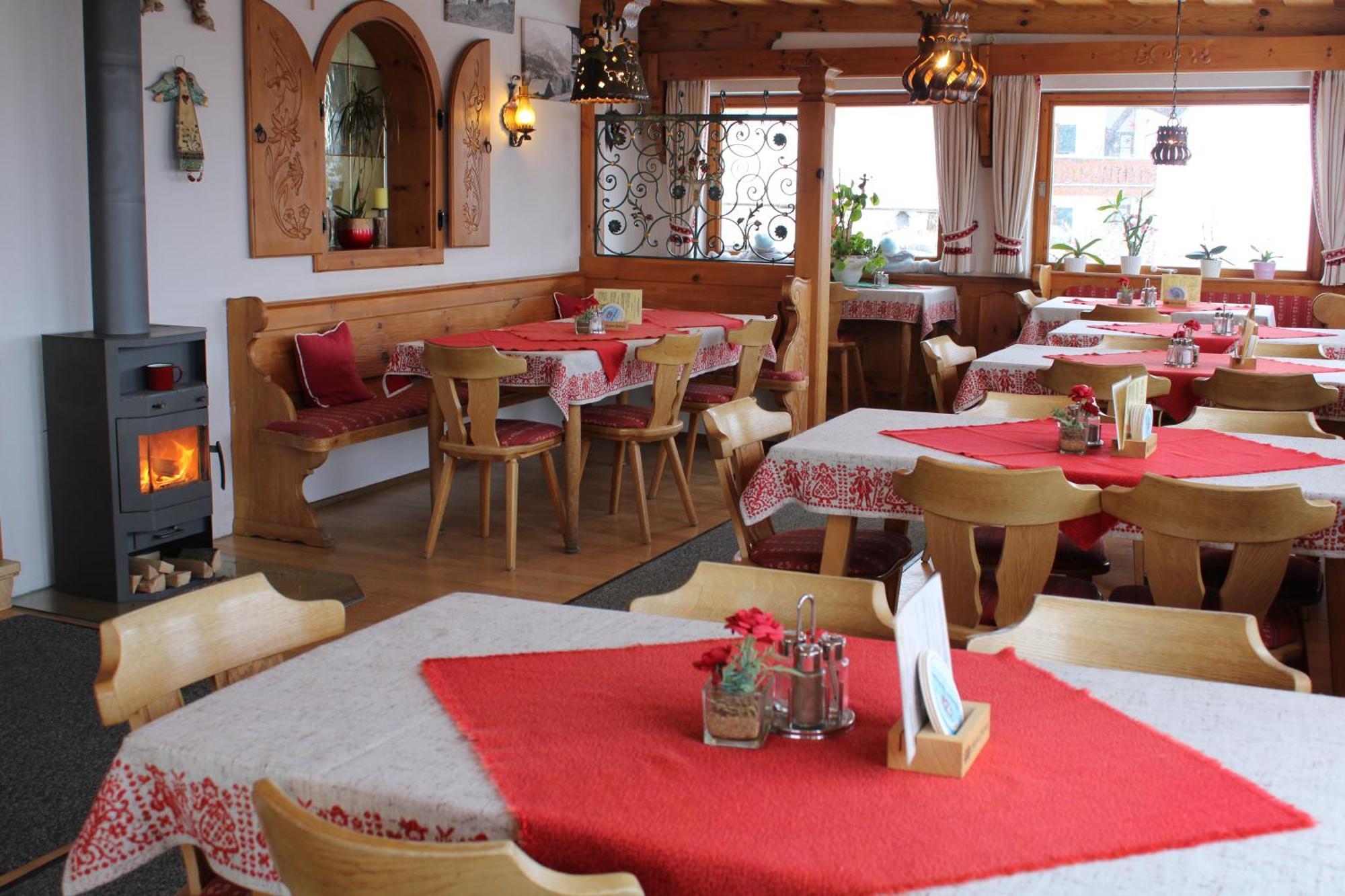 Pfeiffer Alm Am Sonnenhang Mit Blick Auf Die Zugspitze Garmisch-Partenkirchen Exterior photo