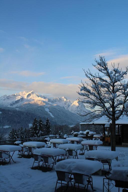 Pfeiffer Alm Am Sonnenhang Mit Blick Auf Die Zugspitze Garmisch-Partenkirchen Exterior photo