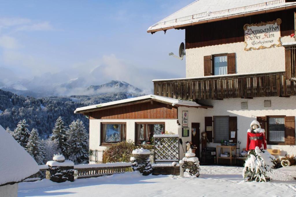 Pfeiffer Alm Am Sonnenhang Mit Blick Auf Die Zugspitze Garmisch-Partenkirchen Exterior photo