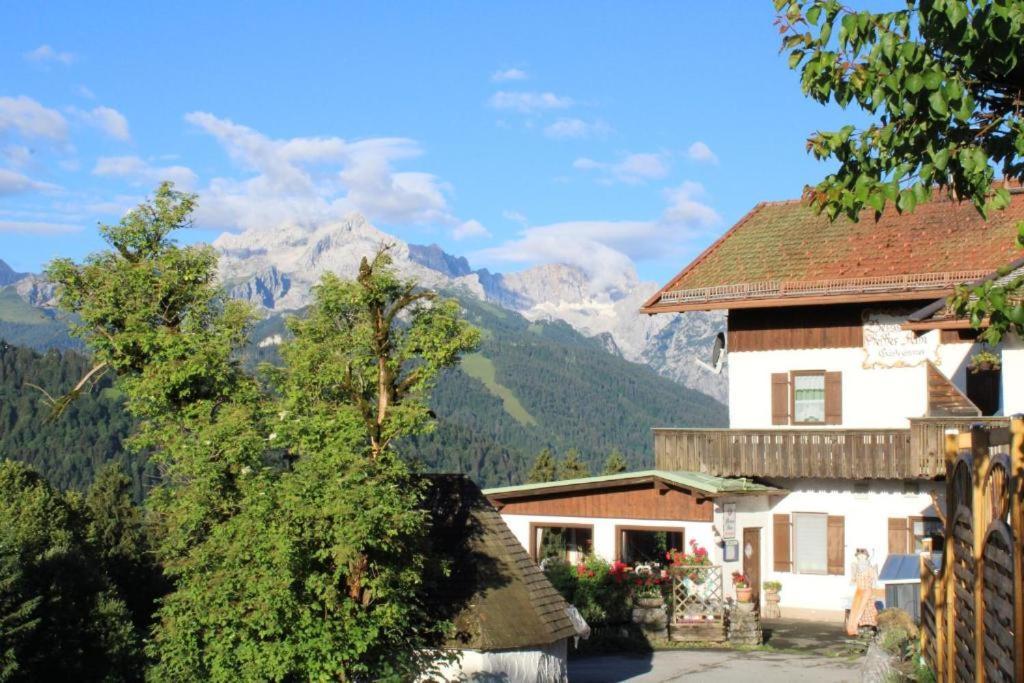 Pfeiffer Alm Am Sonnenhang Mit Blick Auf Die Zugspitze Garmisch-Partenkirchen Exterior photo