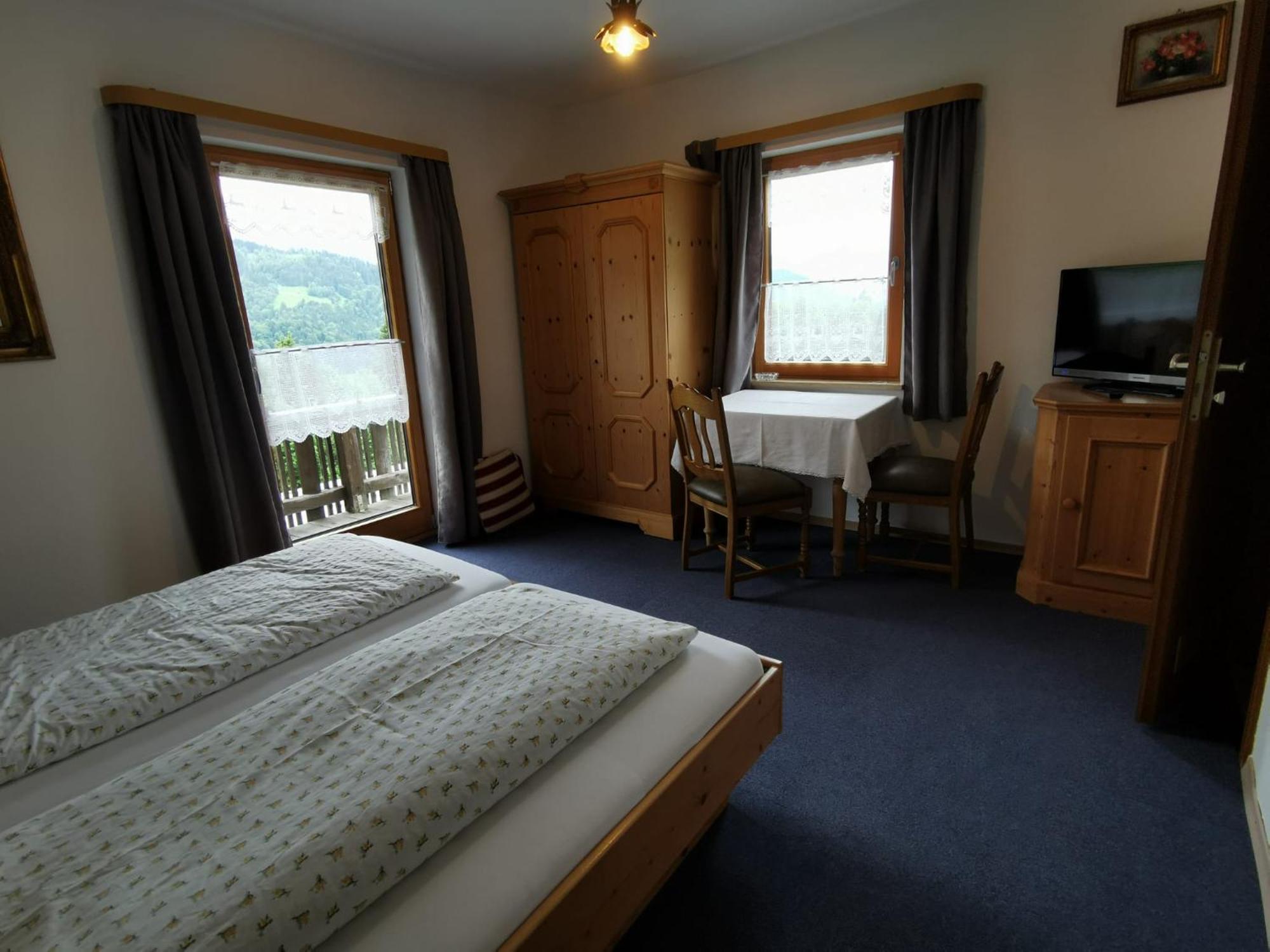 Pfeiffer Alm Am Sonnenhang Mit Blick Auf Die Zugspitze Garmisch-Partenkirchen Room photo