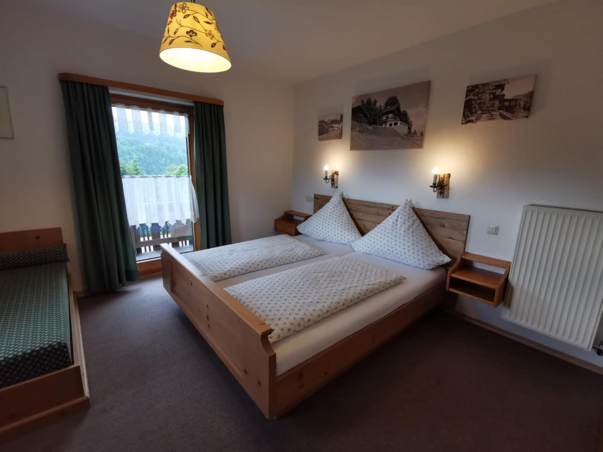 Pfeiffer Alm Am Sonnenhang Mit Blick Auf Die Zugspitze Garmisch-Partenkirchen Room photo