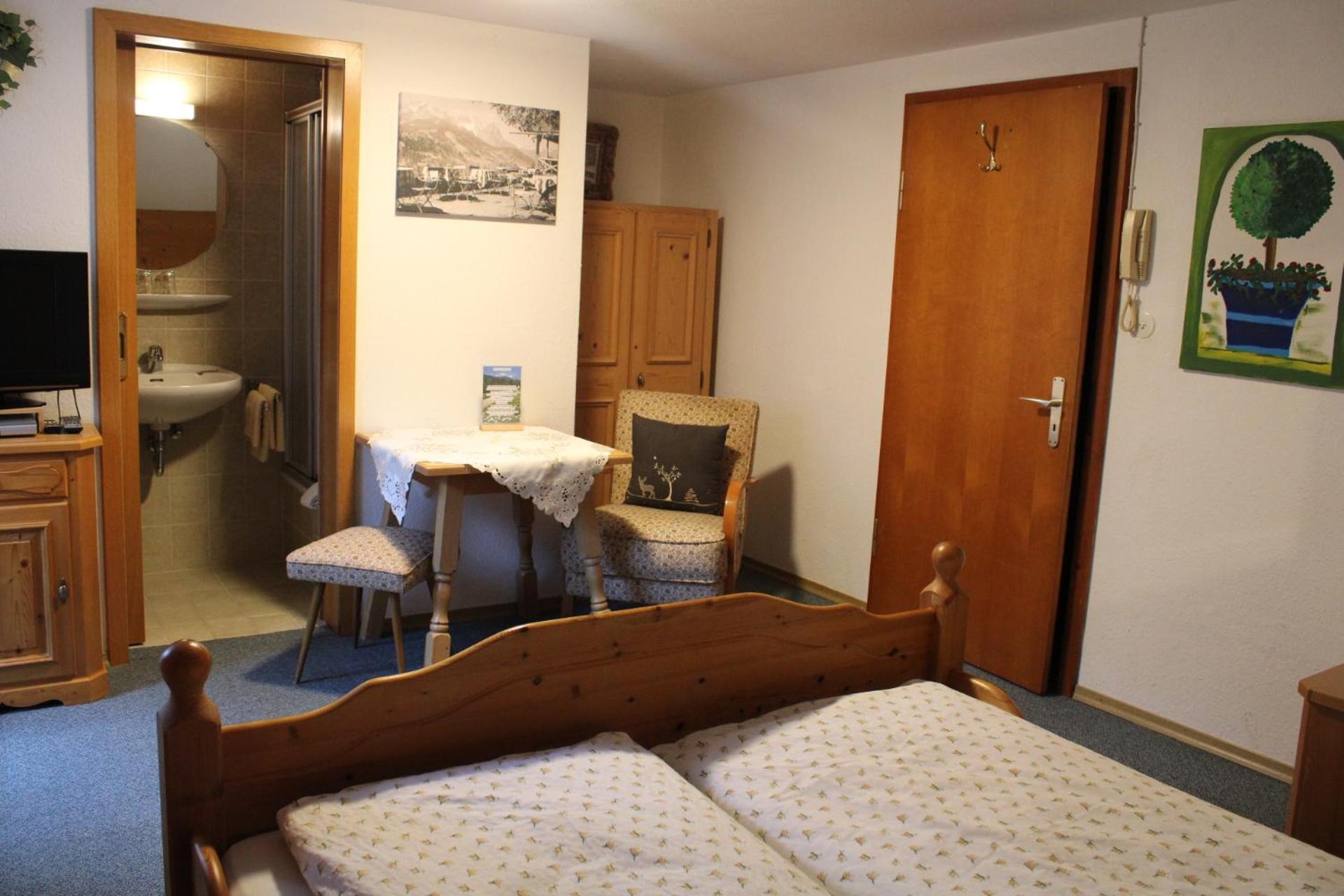 Pfeiffer Alm Am Sonnenhang Mit Blick Auf Die Zugspitze Garmisch-Partenkirchen Room photo