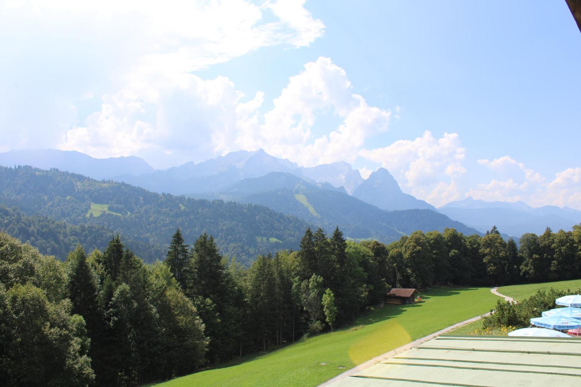 Pfeiffer Alm Am Sonnenhang Mit Blick Auf Die Zugspitze Garmisch-Partenkirchen Exterior photo