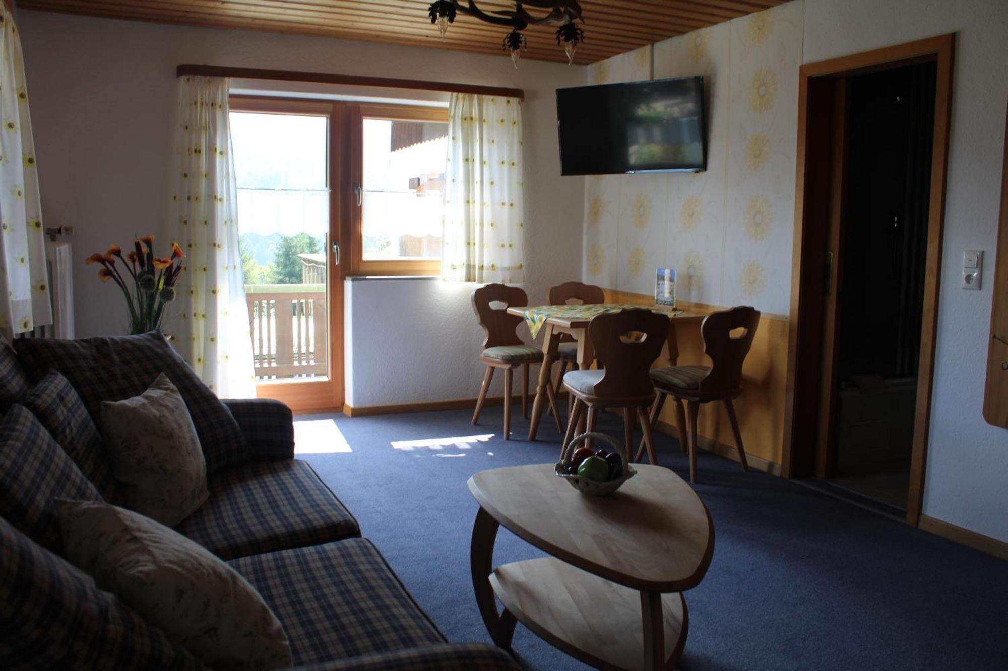Pfeiffer Alm Am Sonnenhang Mit Blick Auf Die Zugspitze Garmisch-Partenkirchen Room photo