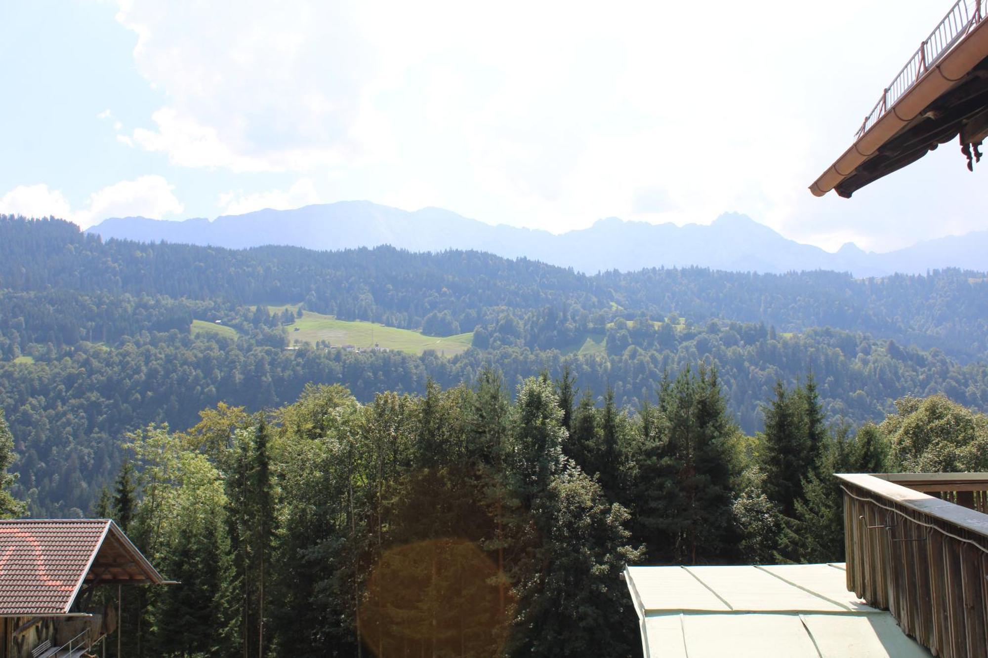 Pfeiffer Alm Am Sonnenhang Mit Blick Auf Die Zugspitze Garmisch-Partenkirchen Room photo