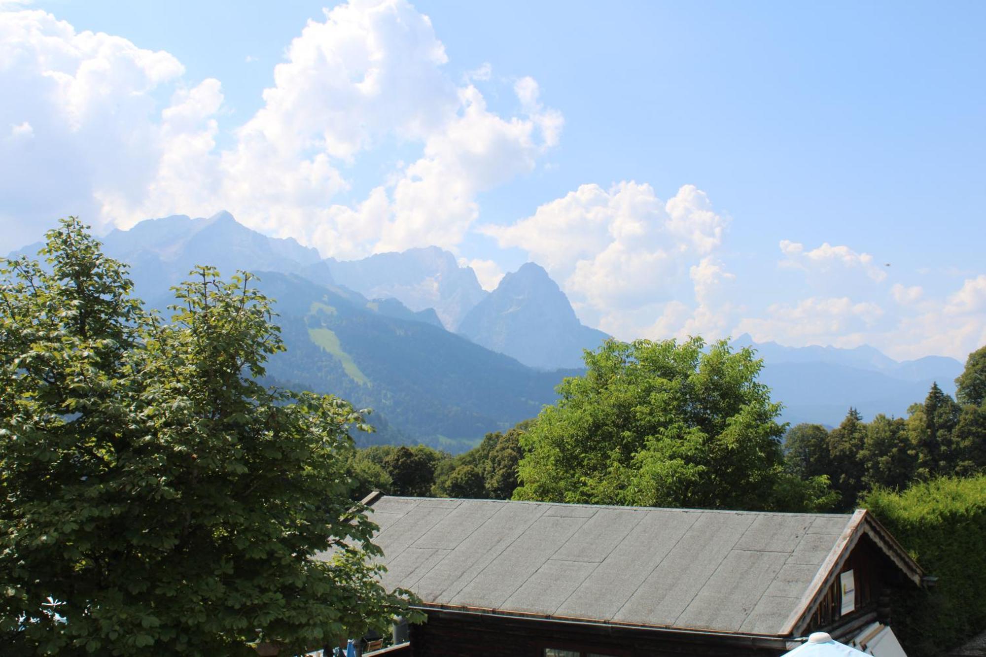 Pfeiffer Alm Am Sonnenhang Mit Blick Auf Die Zugspitze Garmisch-Partenkirchen Room photo